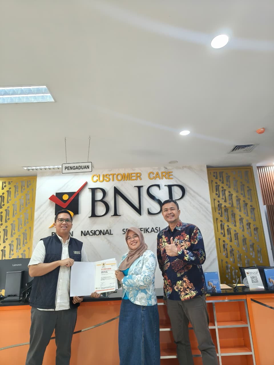 Proses penyerahan berkas lisensi